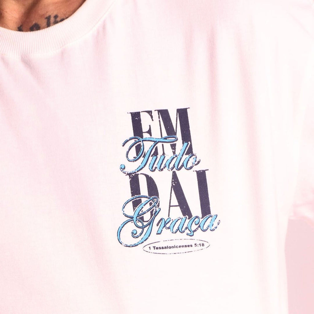 T-shirt Branca Unissex “Em tudo dai Graça”