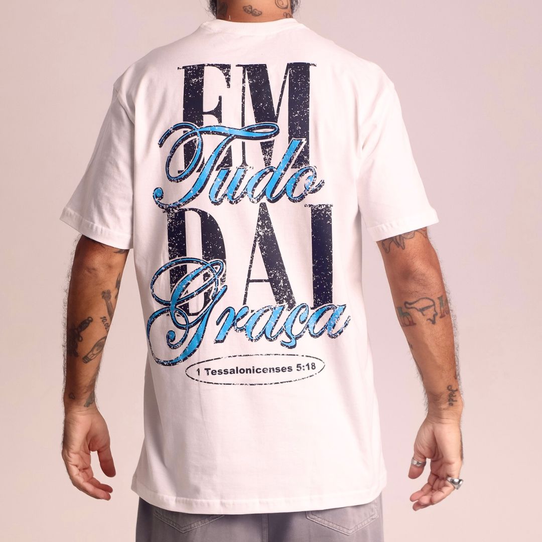 T-shirt Branca Unissex “Em tudo dai Graça”