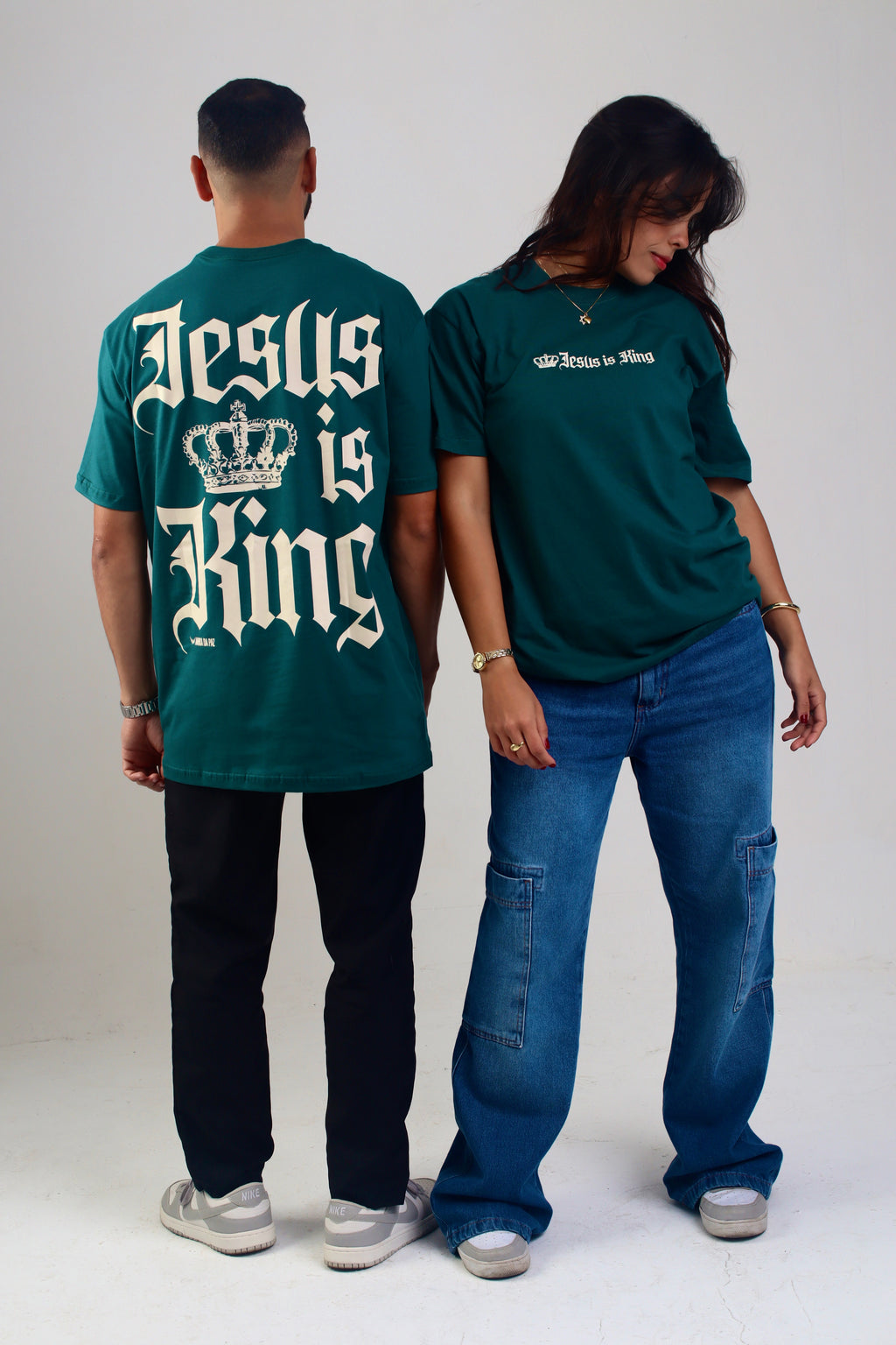 T-shirt Jesus is King