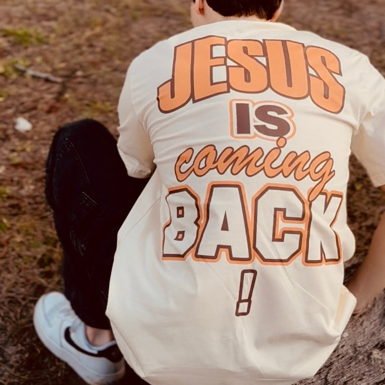 T-shirt Jesus is Coming Back